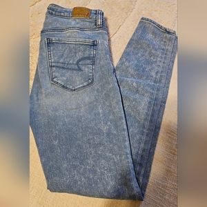 American Eagle Super Stretch Jeggings, light blue acid wash, size 2 Regular